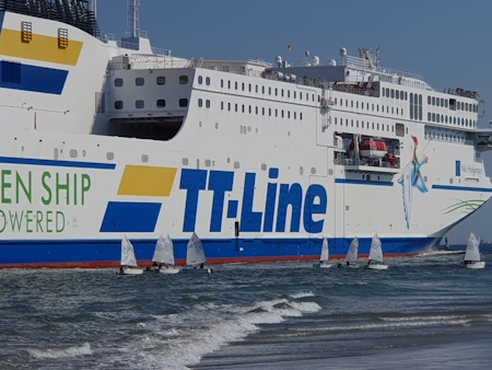 Int. Deutsche Jugendmeisterschaft der Optimisten nach Travemünde